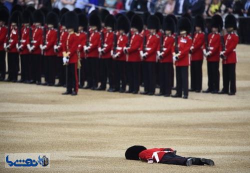 حادثه در مراسم جشن تولد ملکه انگلستان/تصاویر
