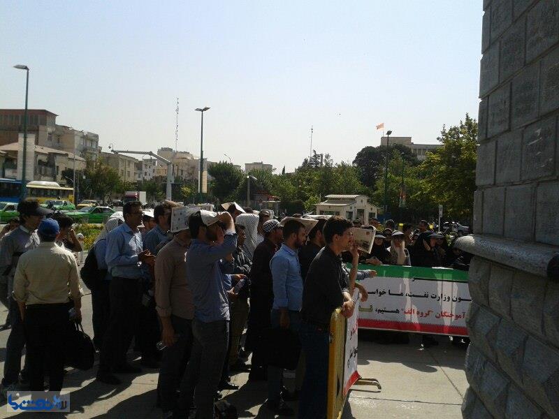 ادامه تجمعات دانشجویان دانشگاه نفت مقابل مجلس+عکس و فیلم