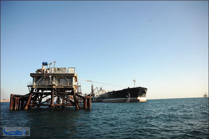  پهلودهی ٤ فروند نفتکش غول‎پیکر در خارک با موفقیت انجام شد
