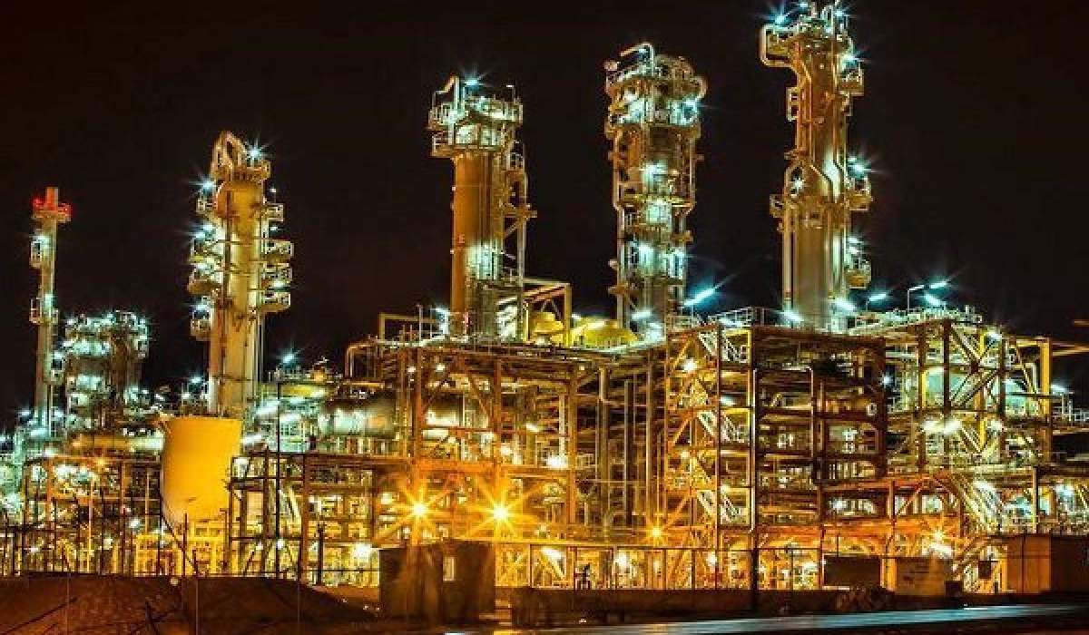 بازسازی تأسیسات نفتی جلو افتاد / صنعت نفت چگونه برای زمستان آماده می‌شود؟